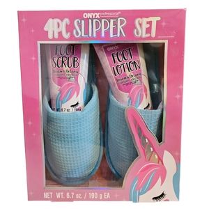 NWT Women's 4 Piece Bathhouse Gift Slipper Set